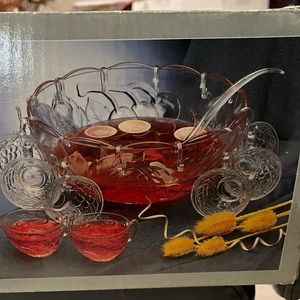 NIB- Vintage Bowl Set💫